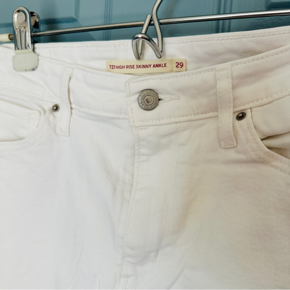 Levi's Women's White Crop Leg Distressed Skinny Straight Leg Jean - Picture 3 of 8